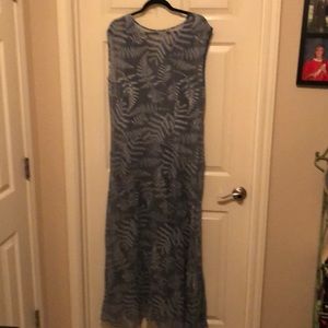 Long dress, sheet embroidered fabric, never worn,